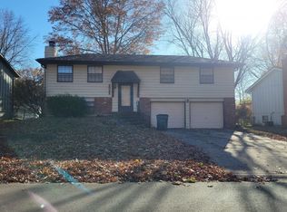 2025 E Mohawk Dr, Olathe, KS 66062