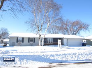 435 Orchard Ln, Little Chute, WI 54140