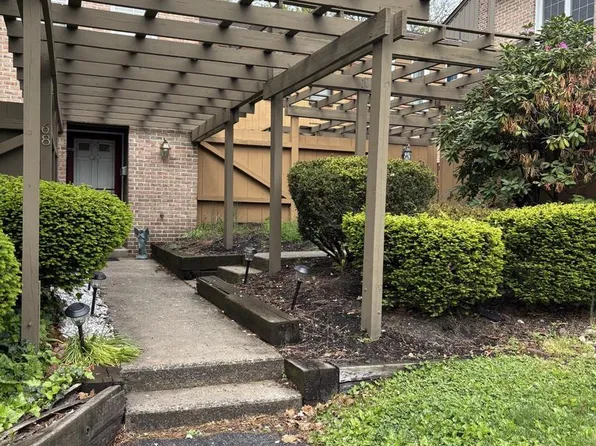 69 Winged Foot Dr, Reading, PA 19607