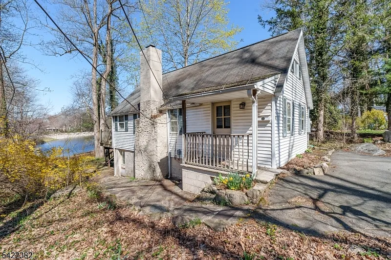 48 Lakeside Trl photo 1