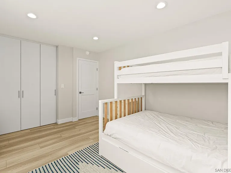 438 La Mesa Ave — Photo 27