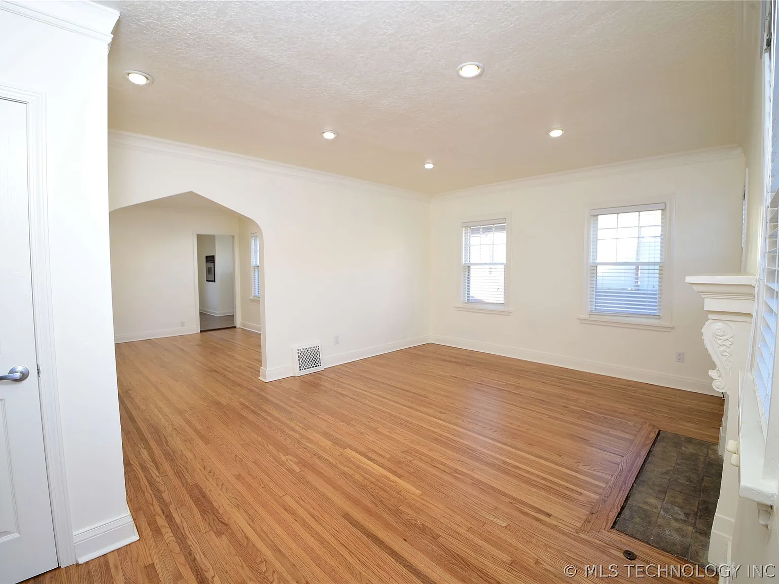 4 bed, 3.0 bath, 1718 sqft, $2,595 — Photo 3