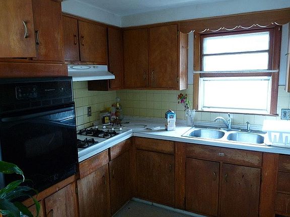 2nd image of 468 Springville Ave #1
