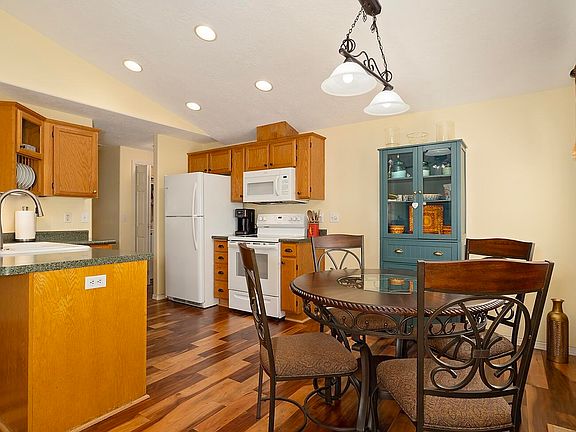 5th image of 2614 Parkwood Village Ln