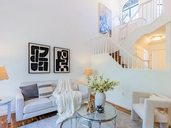 425 Mountain Laurel Ct, Mountain View, CA 94043