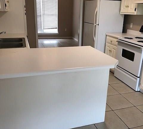 5th image of 1012 Bradford Way