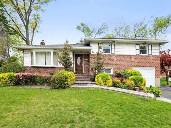 1042 Cedar Drive E, New Hyde Park, NY 11040