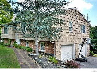 90 Eleanor Dr, Mahopac, NY 10541