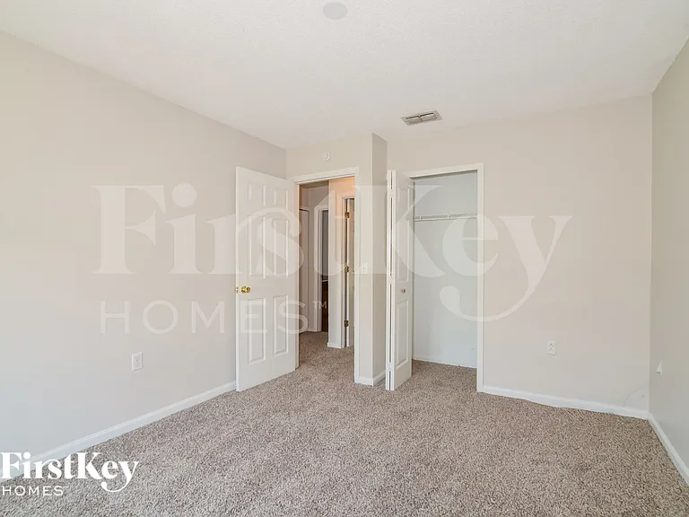 122 Barrington Dr — Photo 14