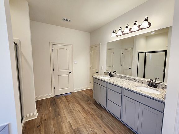Cognac V B - Primary Bathroom - DSLD Homes