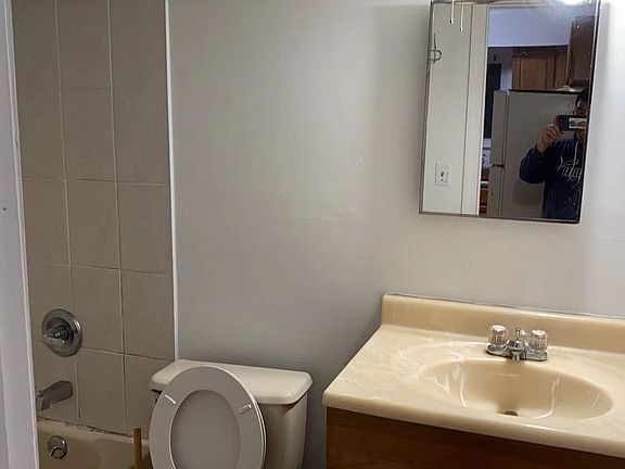 3rd image of 392 Travis Ave Floor 1