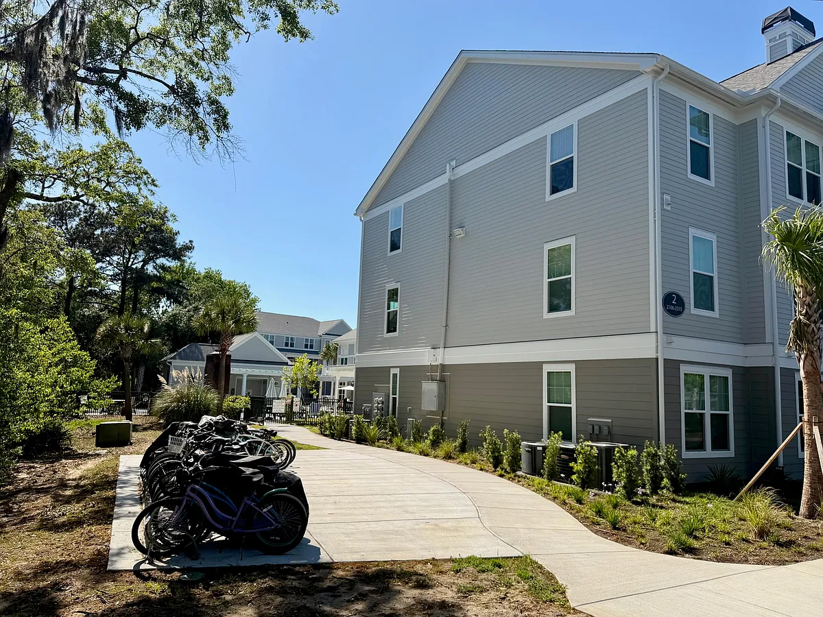 Building Photo - 130 River Landing Dr #2107