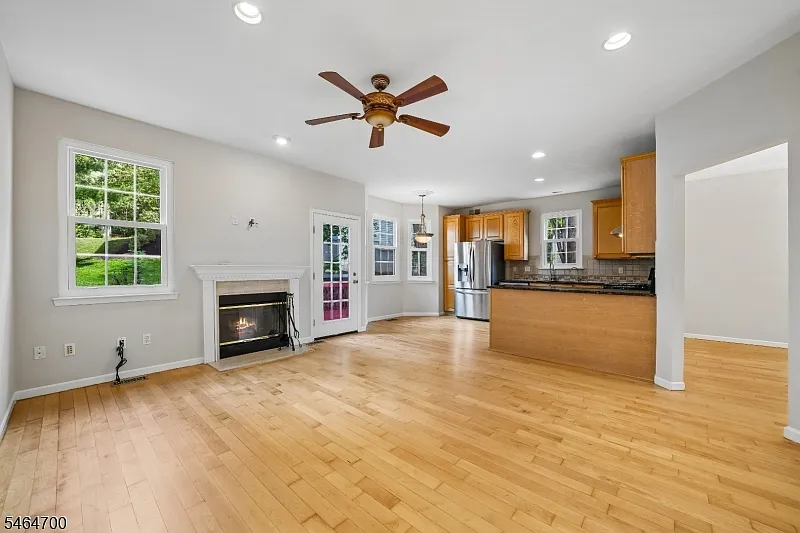 4 bed, 3.5 bath, $5,500 — Photo 4