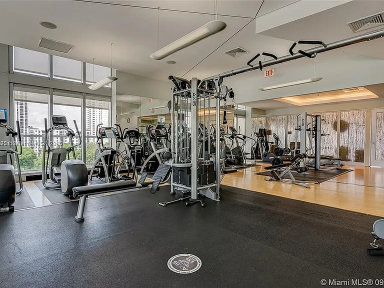 1111 SW 1st Ave #2115 — Photo 4