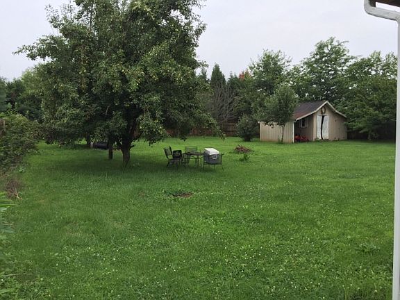 3rd image of 124 Greyrock Dr