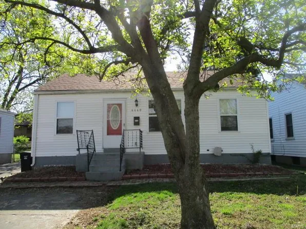 4440 Saint Leo Ln, Saint Ann, MO 63074