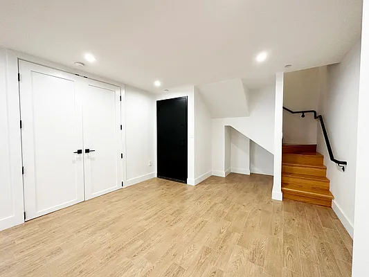 Rented by Chase Global M Realty LLC | media 28