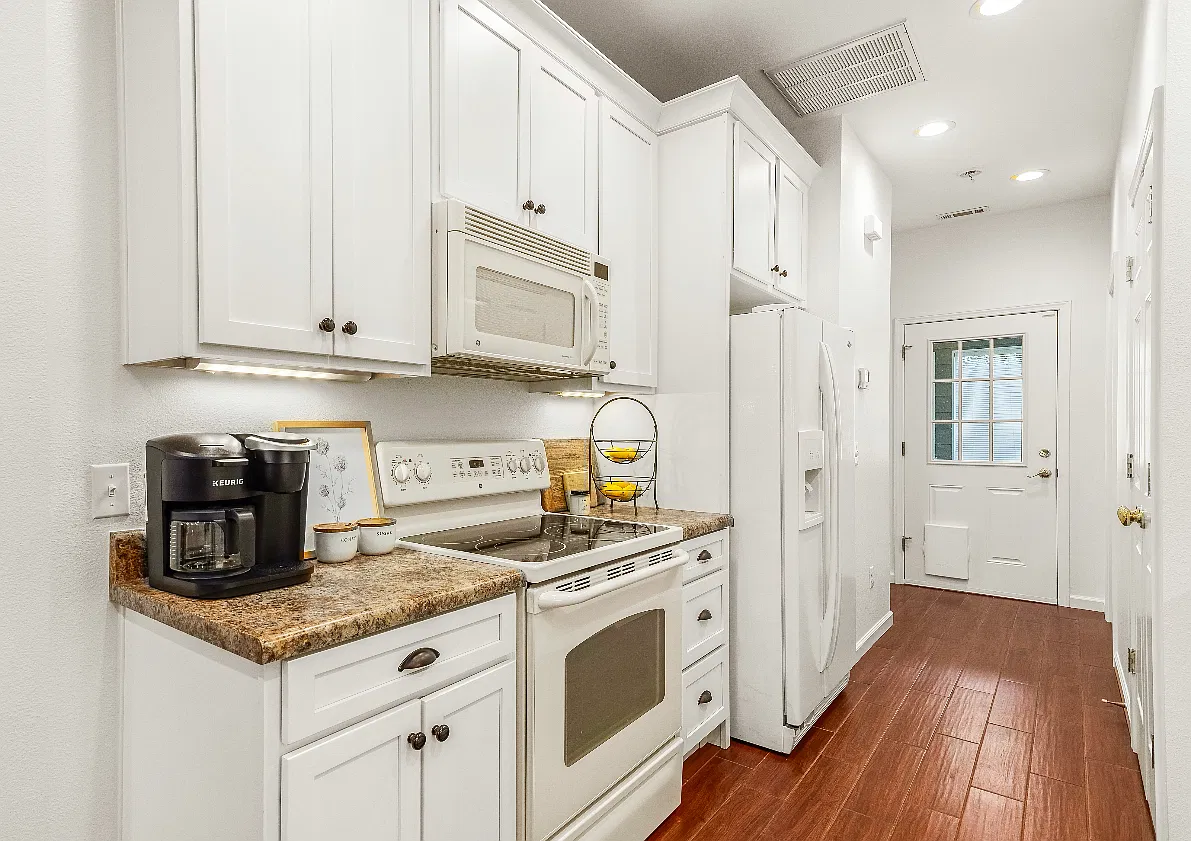 2 bed, 1361 sqft, $2,000 — Photo 1