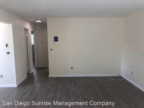 4th image of 4672 Kensington Dr #B