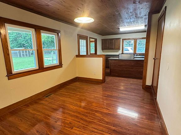 5th image of 2210 Happy Hollow Est