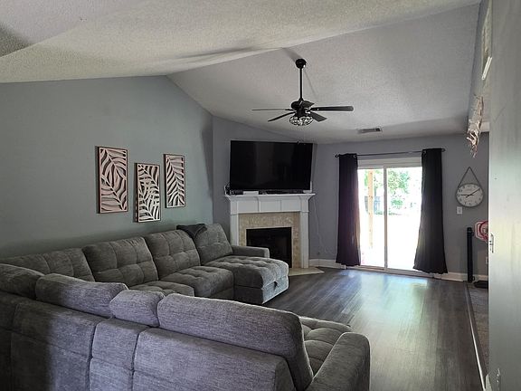 4th image of 140 Villa Rosa Rd