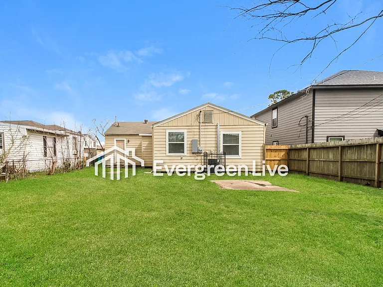 616 Center St — Photo 10