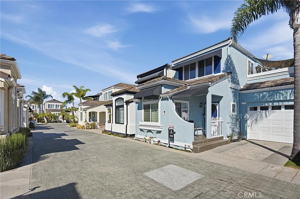 3 bed, 1200 sqft, $4,995 — Photo 1