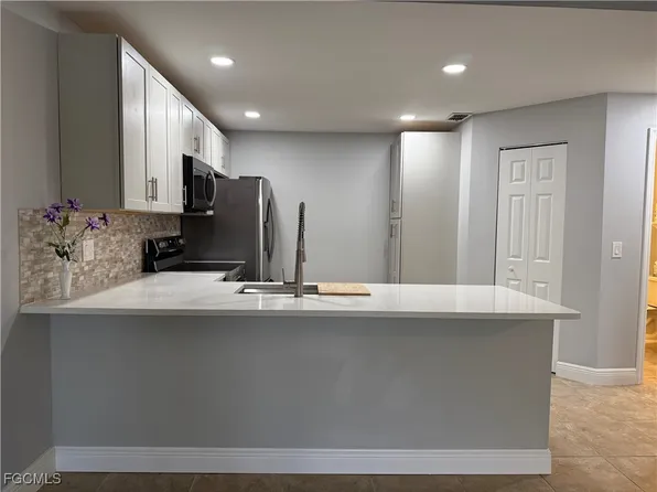 6331 Royal Woods Dr, Fort Myers, FL 33908