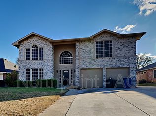 2203 Barton Springs Dr, Corinth, TX 76210
