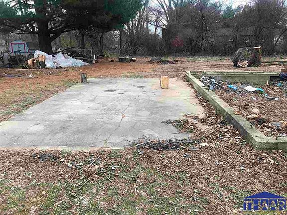 4th image of 1810 W Rushmore Dr