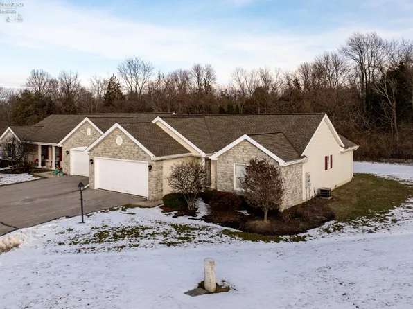 3944 E Vineyard Village Dr, Pt Clinton, OH 43452