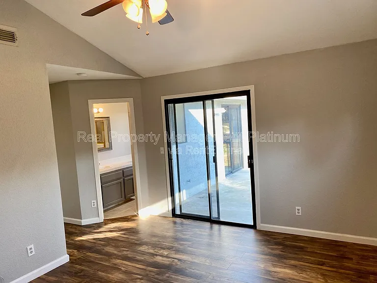 391 Armstrong Ave — Photo 7