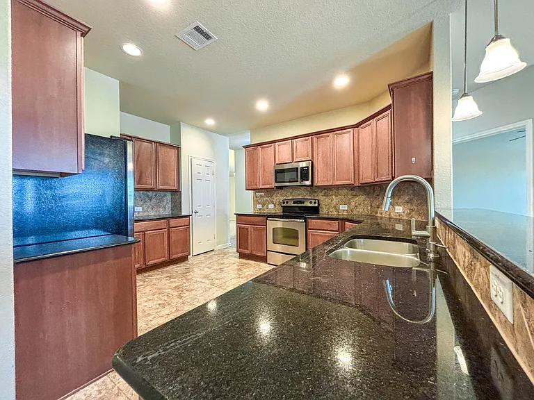 923 Avery Pkwy #2 — Photo 10