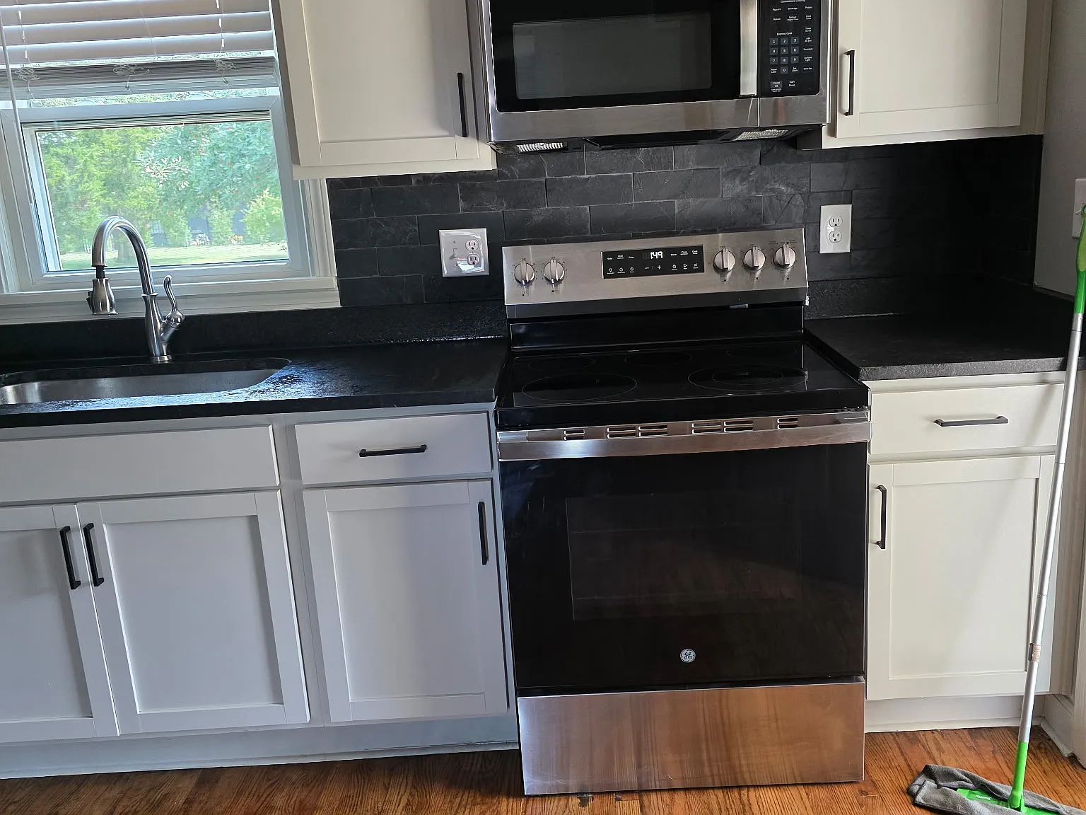 3 bed, 1188 sqft, $2,000 — Photo 3