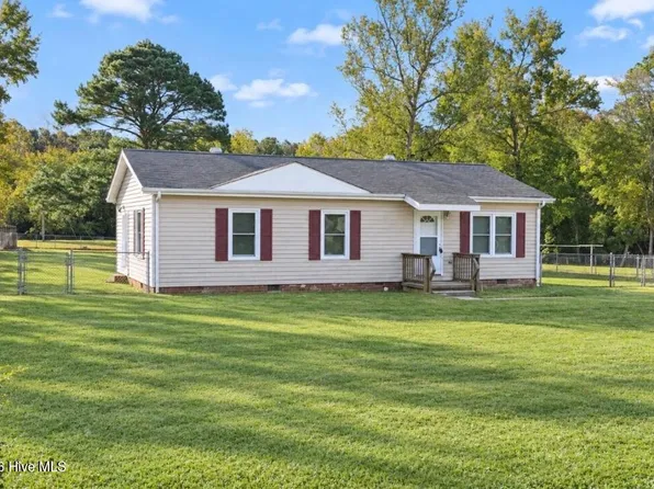 657 Queens Creek Road, Hubert, NC 28539