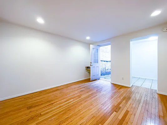 Rented by Compass | media 22