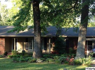 706 Cedar St NW, Hartselle, AL 35640