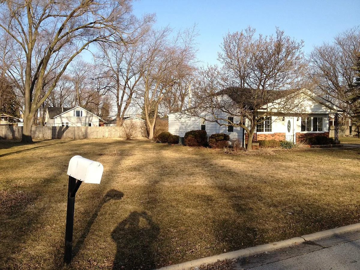 3 bed, 1053 sqft, $2,195 — Photo 2