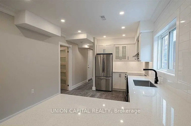 37 Roughley St #BASEMENT — Photo 2