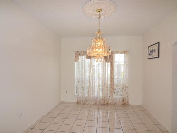 5th image of 3804 Aspen Dr