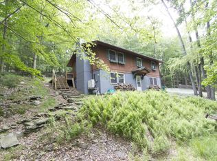 210 Indian Dr, Greentown, PA 18426