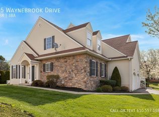 15 Waynebrook Dr, Honey Brook, PA 19344