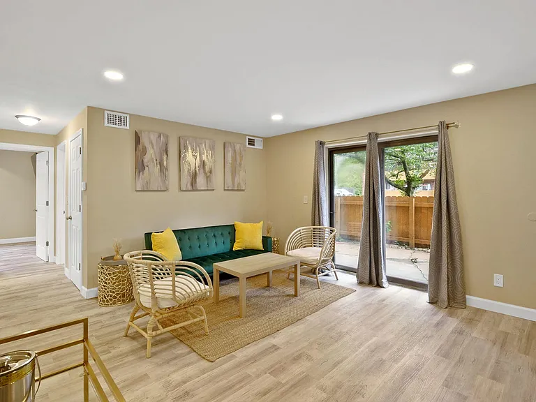 1182 Calley Dr #1 — Photo 2