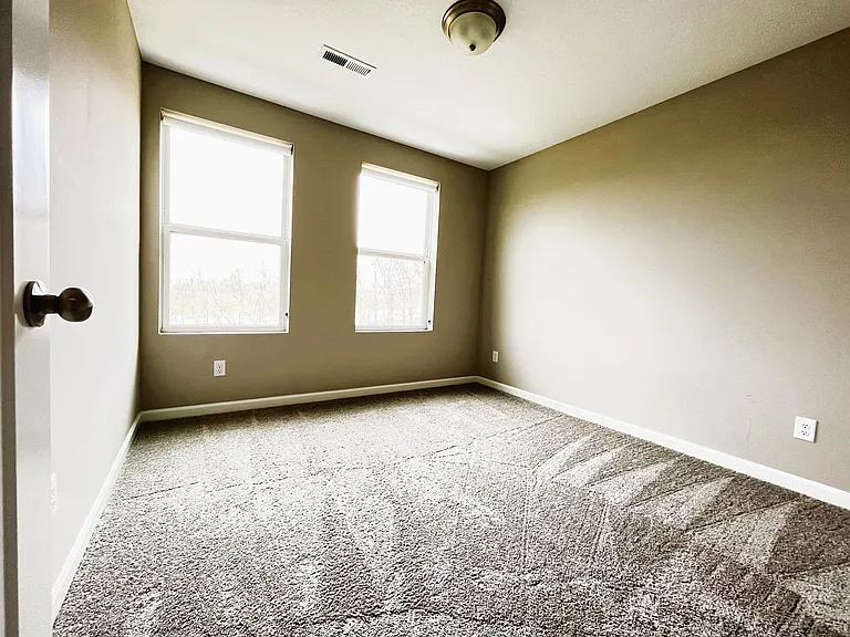 5228 Hampton St NE — Photo 21