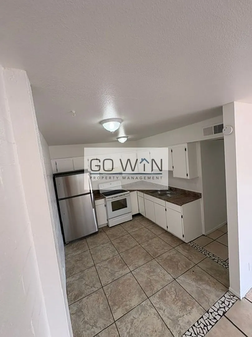 9837 N 11th Ave — Photo 1