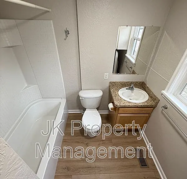 1716 6th St NW #1 — Photo 24