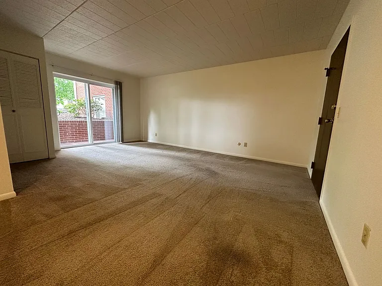 360 Maryland Ave — Photo 2
