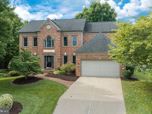 8622 Larkview Ln, Fairfax Station, VA 22039