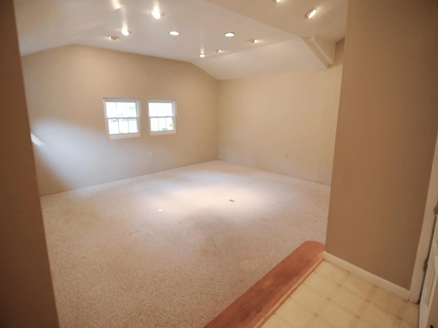 560 Colebrook Dr photo 1
