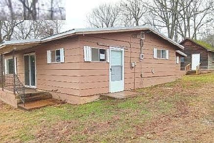 3rd image of 1006 N Camp Creek Rd